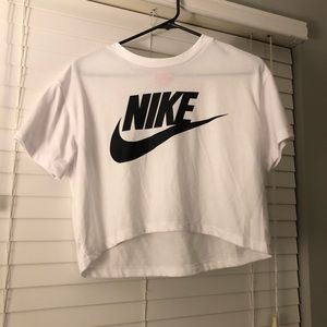 Nike Cropped Shirt